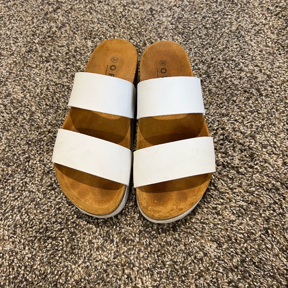 Office London platform white sandal. Size EU 38 (7.5 US)